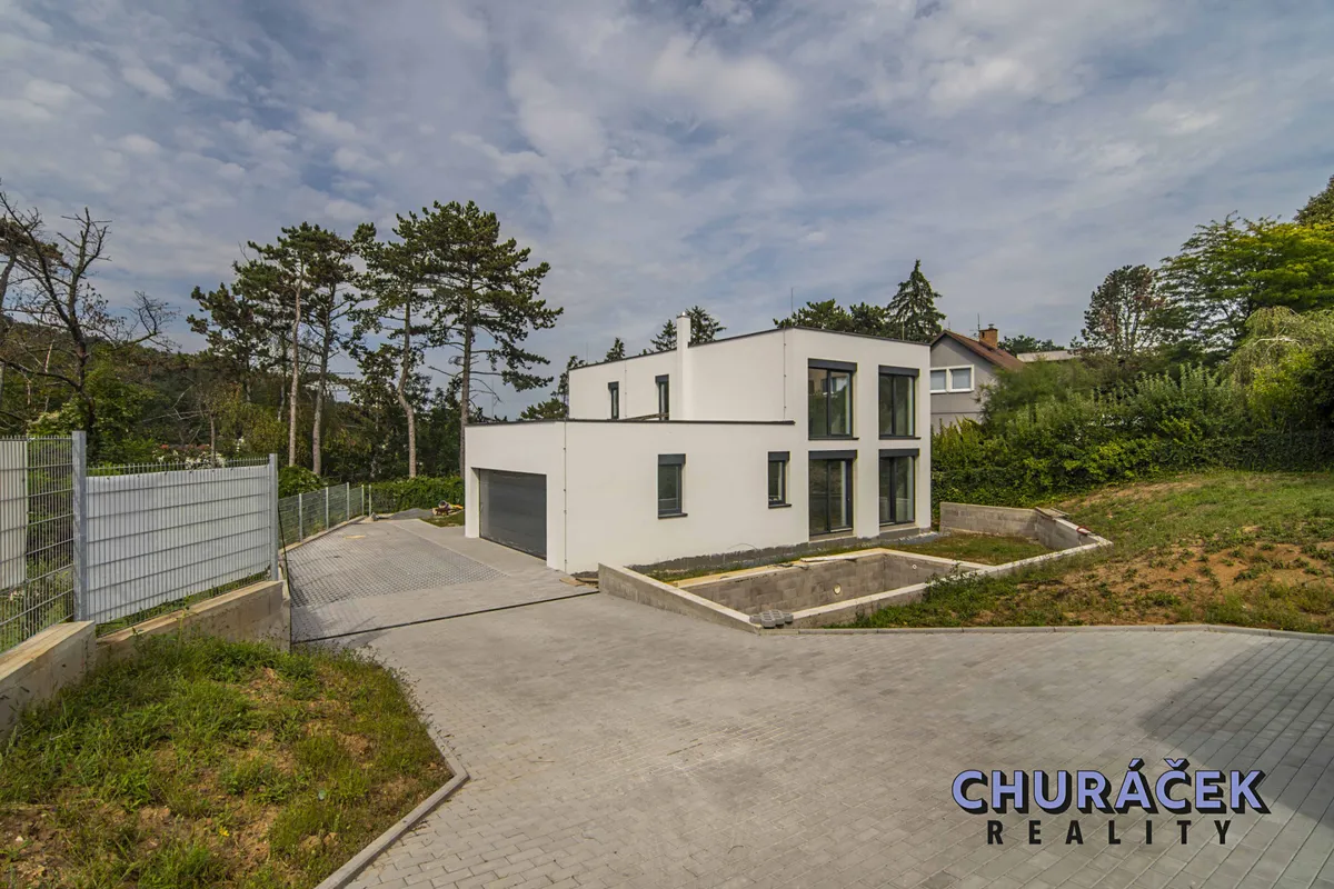 Prodej rodinného domu 280 m², pozemek 1262 m²